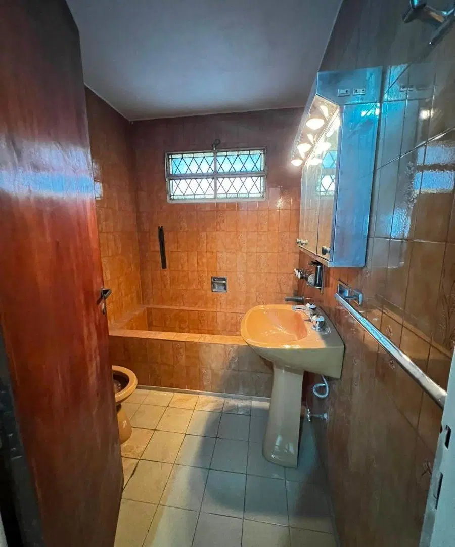 Departamento tipo casa de 3 ambientes con terraza, Bernal Oeste. 8
