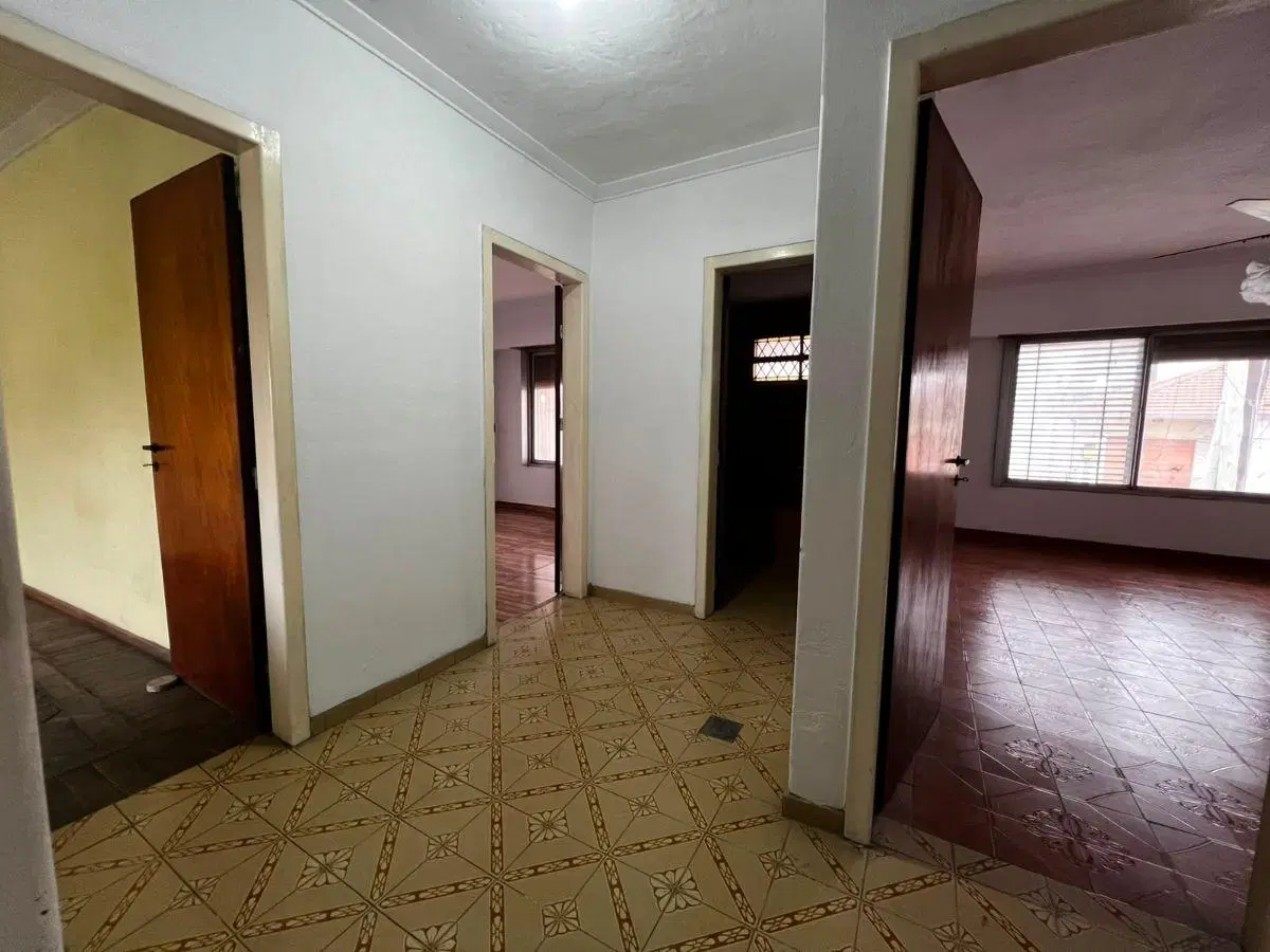 Departamento tipo casa de 3 ambientes con terraza, Bernal Oeste. 4