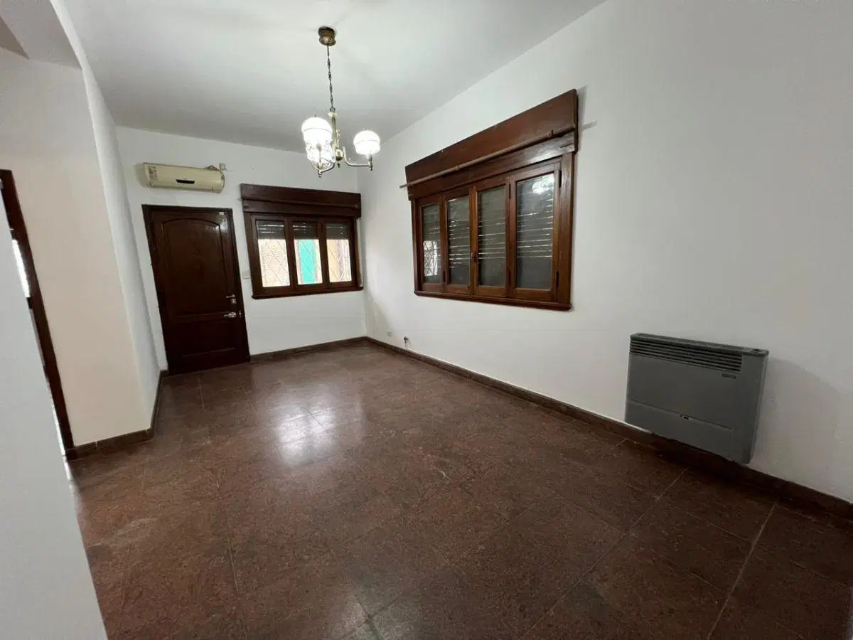 Casa de 3 ambientes con patio y entrada para vehículo, Don Bosco Este. 5
