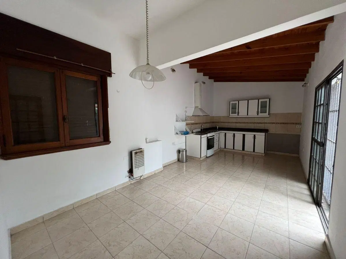 Casa de 3 ambientes con patio y entrada para vehículo, Don Bosco Este. 3