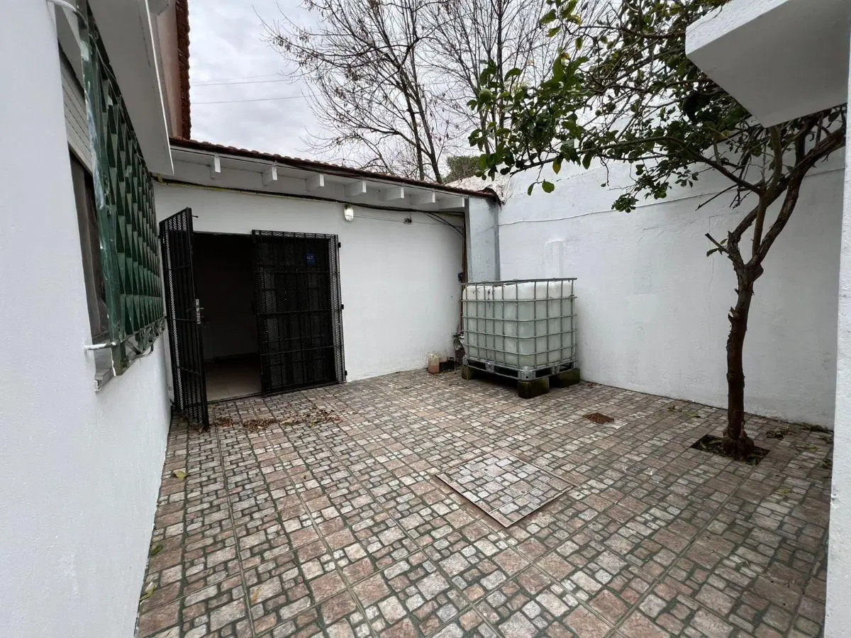 Casa de 3 ambientes con patio y entrada para vehículo, Don Bosco Este. 4