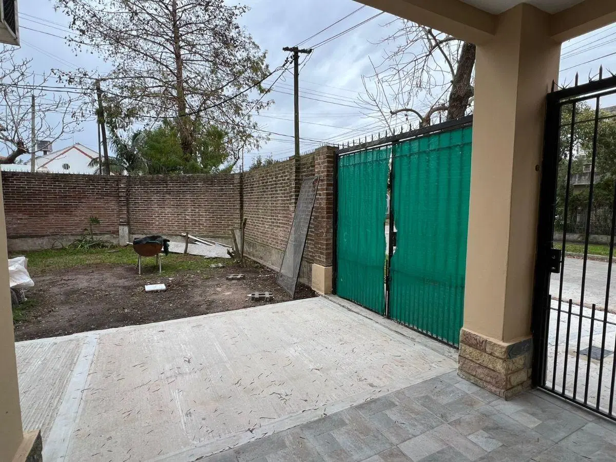 Casa de 3 ambientes con patio y entrada para vehículo, Don Bosco Este. 8