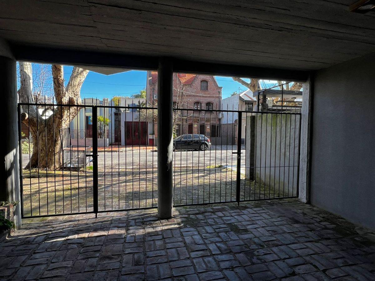 Foto de Departamento de 2 ambientes con patio y cochera, Quilmes Sur., imagen 1