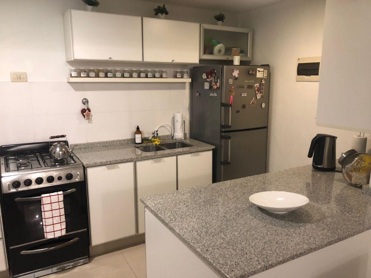 Foto de Departamento de 2 ambientes con cochera cubierta, Bernal centro., imagen 2
