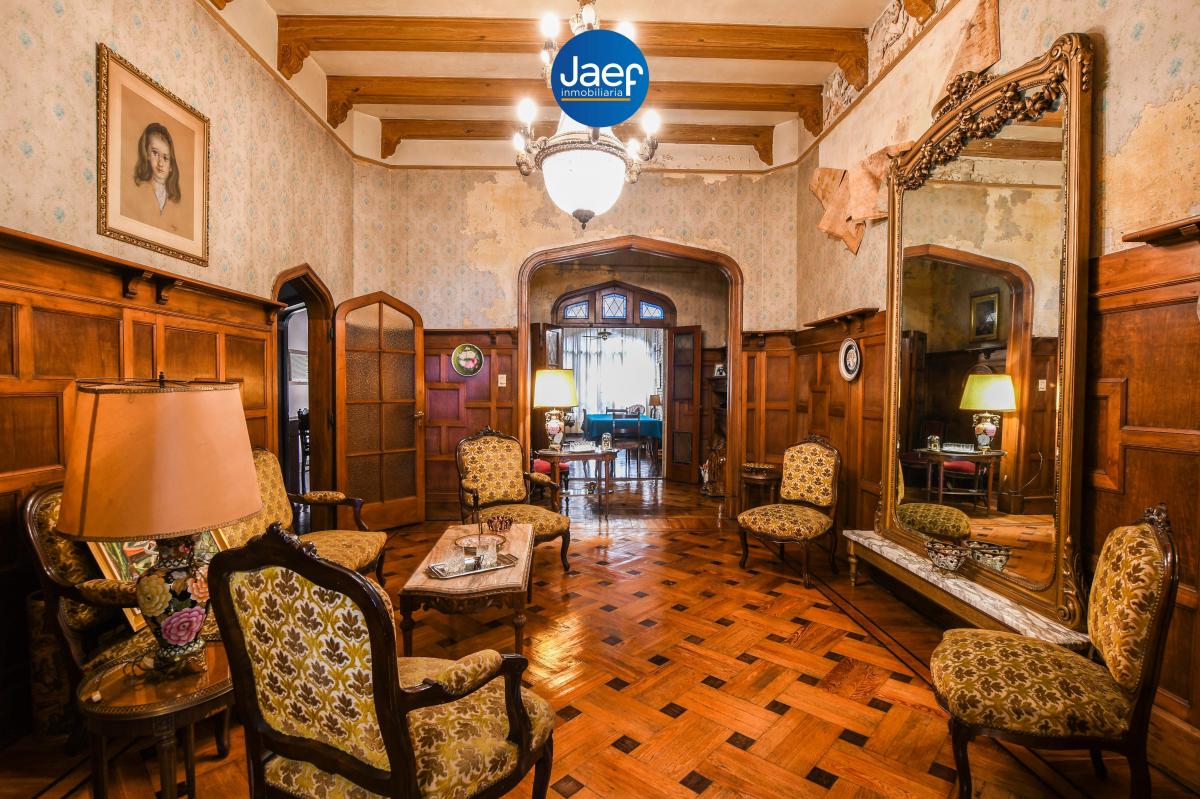 Imponente Casa de Estilo con Enorme Parque, Pileta y Quincho 4