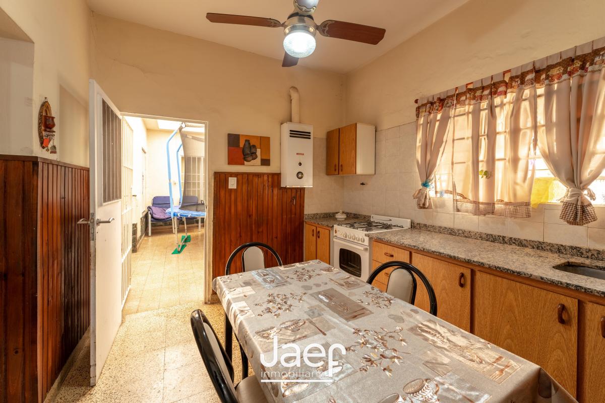 2 casas independientes en un mismo terreno con patio y doble ingreso