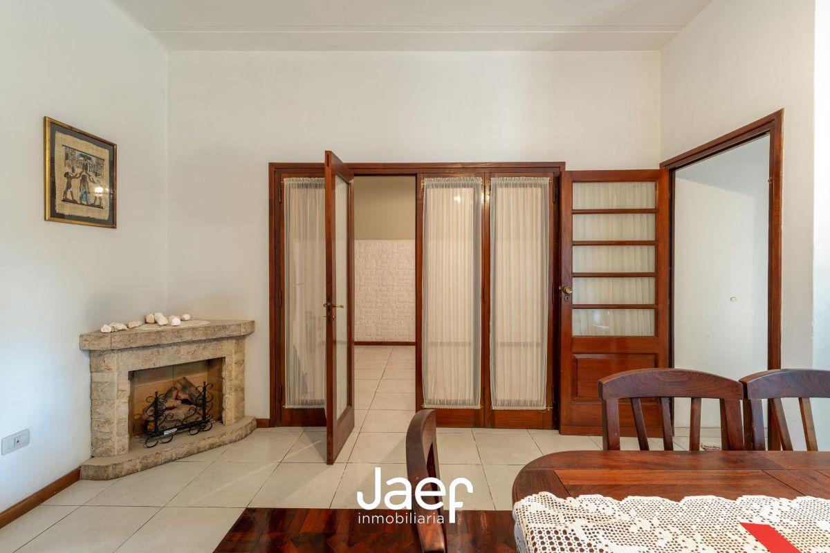 Casa al frente con cochera patio y terraza en Echesortu