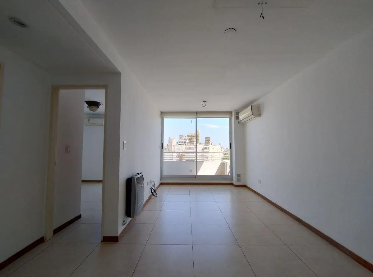 Departamento 1 dormitorio al frente con cochera en excelente ubicación 2