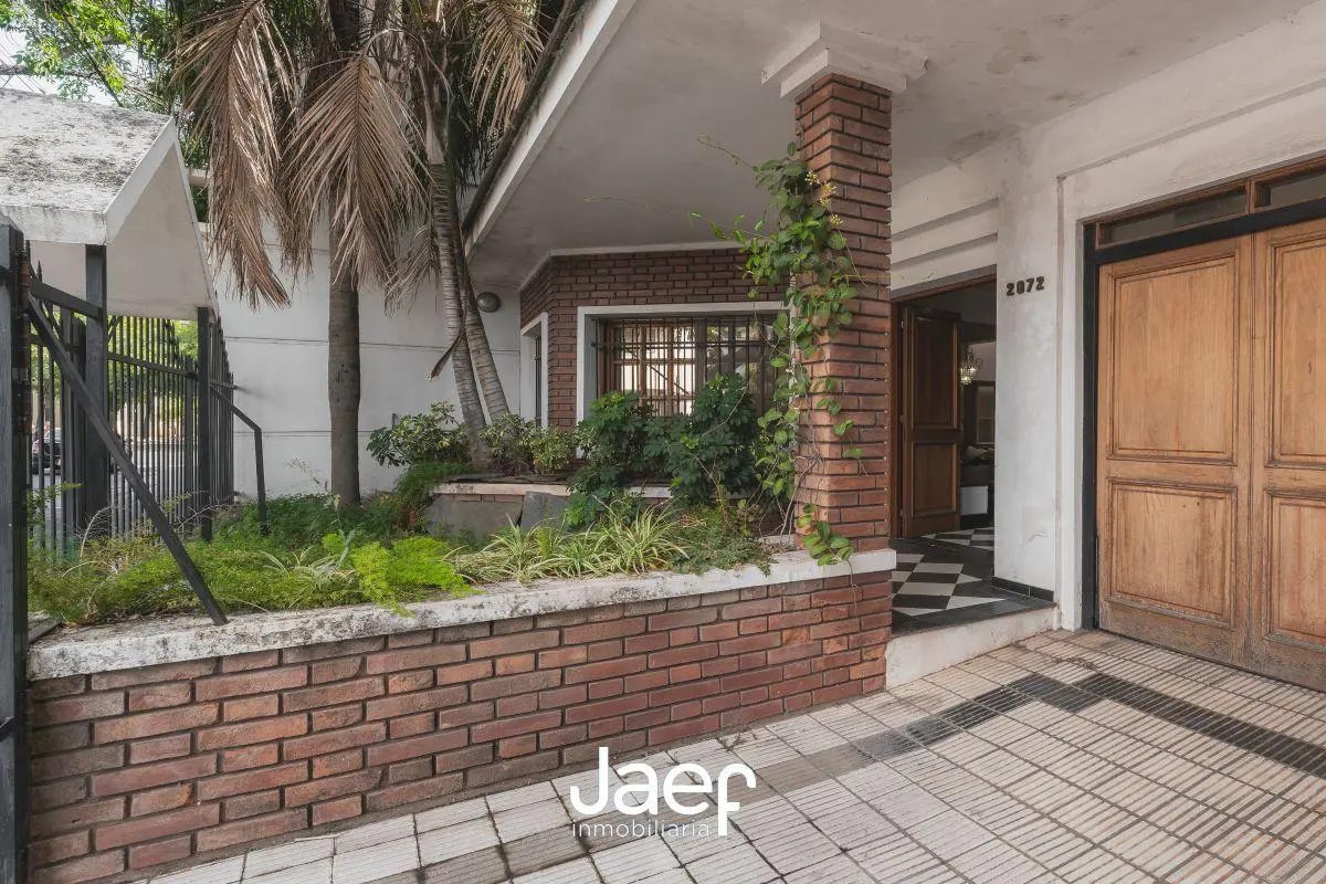 Imponente casa de 4 dormitorios, 3 baños, parque arbolado, quincho y cochera 3