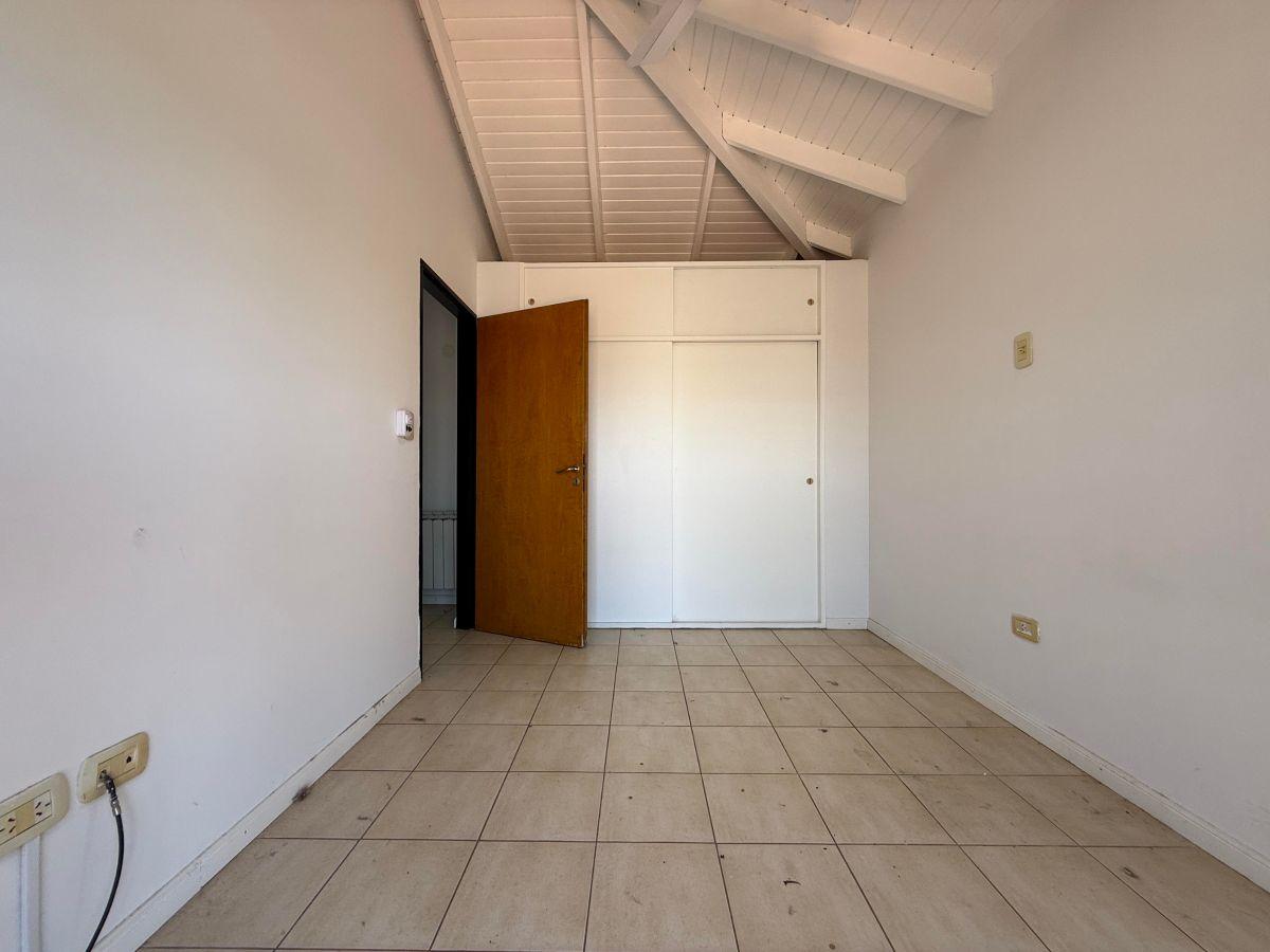 Casa 3 dormitorios con pileta en Funes Hills Cadaqués