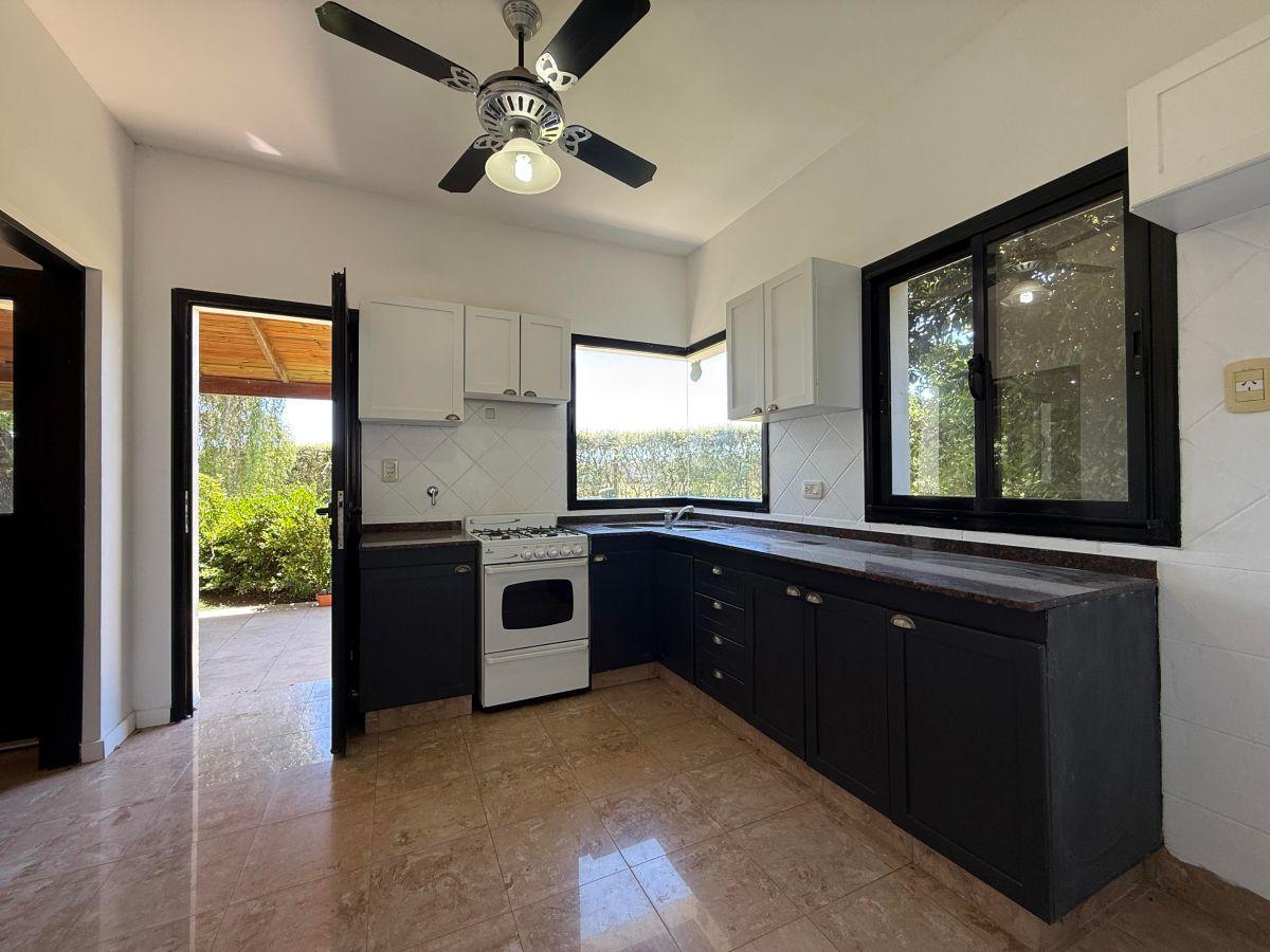 Casa 3 dormitorios con pileta en Funes Hills Cadaqués