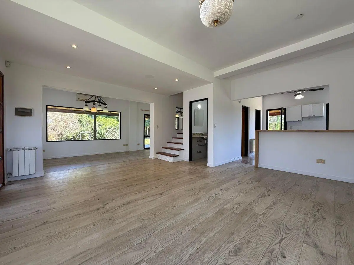 Casa 3 dormitorios con pileta en Funes Hills Cadaqués 1