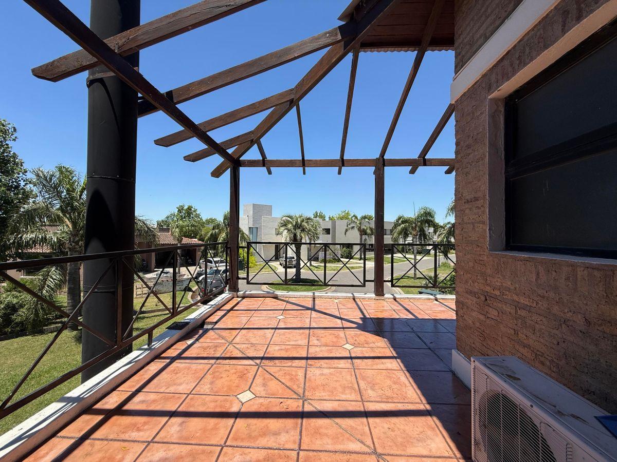 Casa 3 dormitorios con pileta en Funes Hills Cadaqués