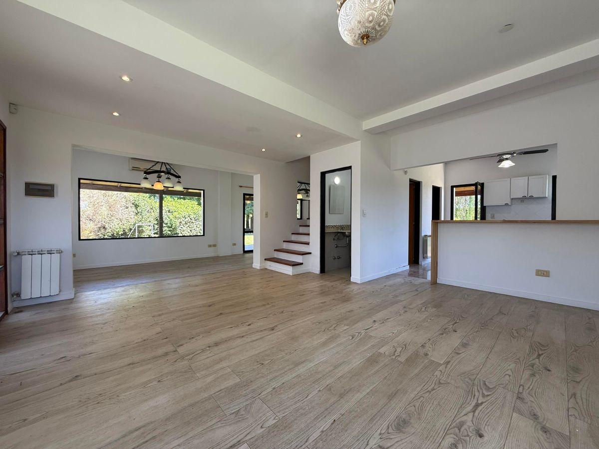 Casa 3 dormitorios con pileta barrio privado Funes Hills Cadaques