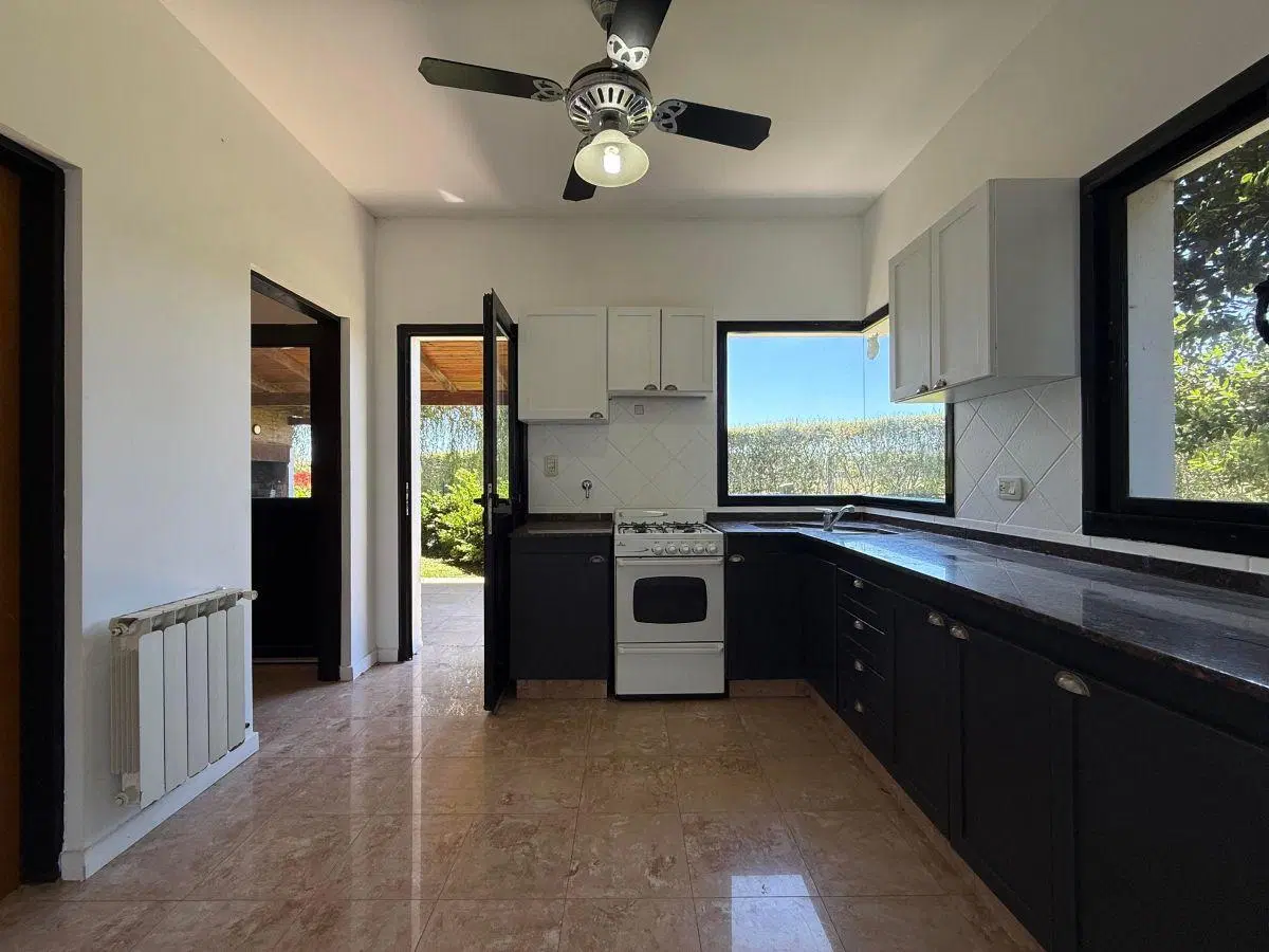 Casa 3 dormitorios con pileta barrio privado Funes Hills Cadaques 4