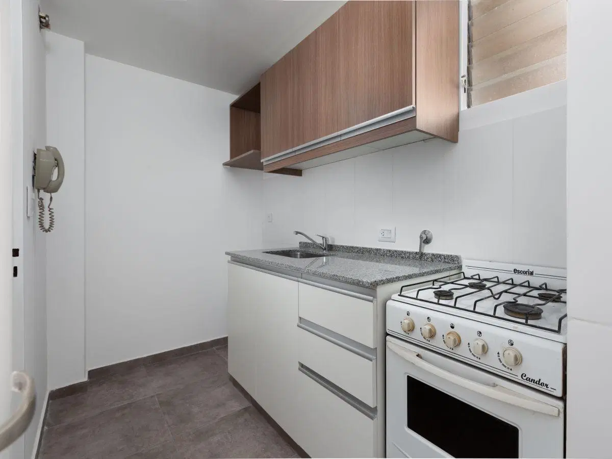 Departamento 1 dormitorio con balcón y aire acondicionado en el Centro 2