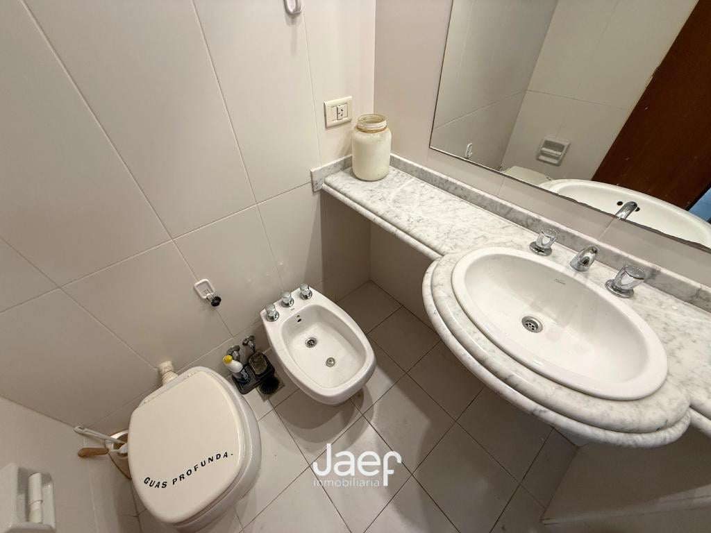 Foto de Semipiso 1 dormitorio al frente en barrio martin (monoambiente dividido), imagen 3