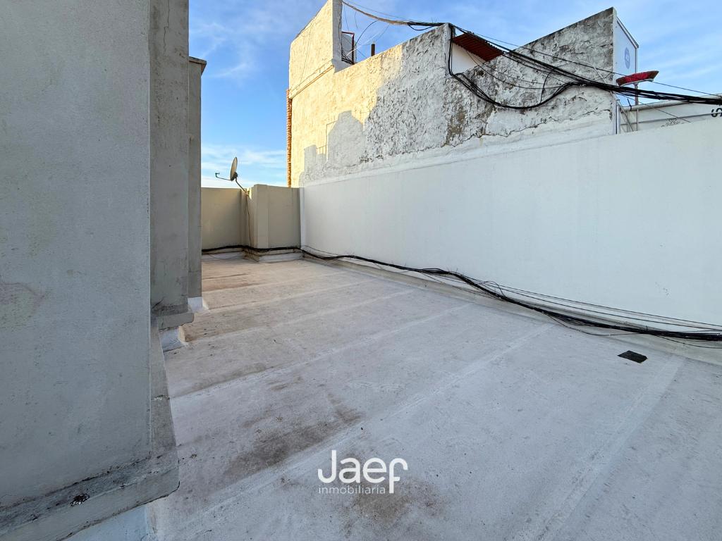 Foto de Semipiso 1 dormitorio al frente en barrio martin (monoambiente dividido), imagen 4