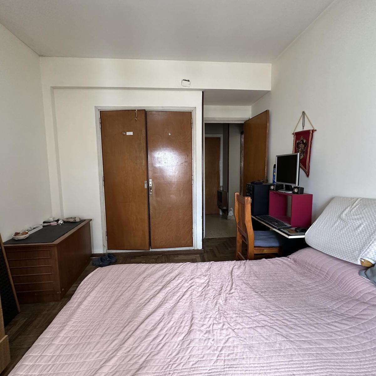 Departamento Tres Ambientes con Dependencia. a La Calle. Luro 3200. Venta. 2