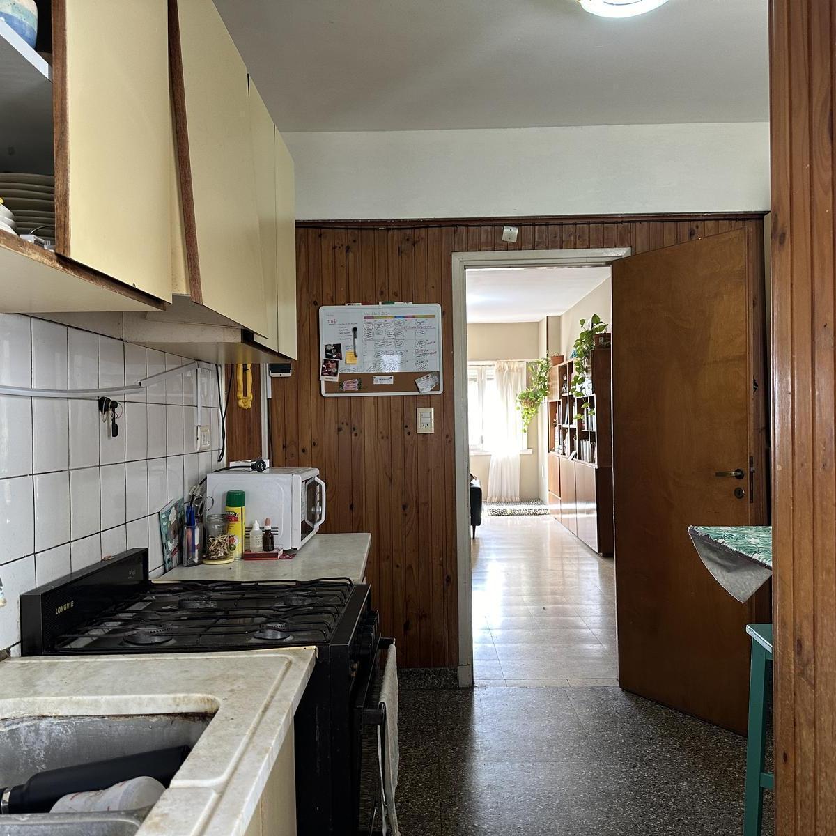 Departamento Tres Ambientes con Dependencia. a La Calle. Luro 3200. Venta. 1