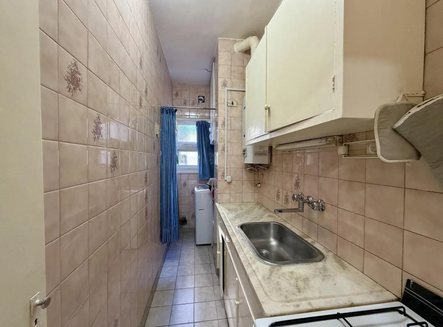 Departamento dos ambientes. A la calle. Balcón. alquiler 24 meses. 4