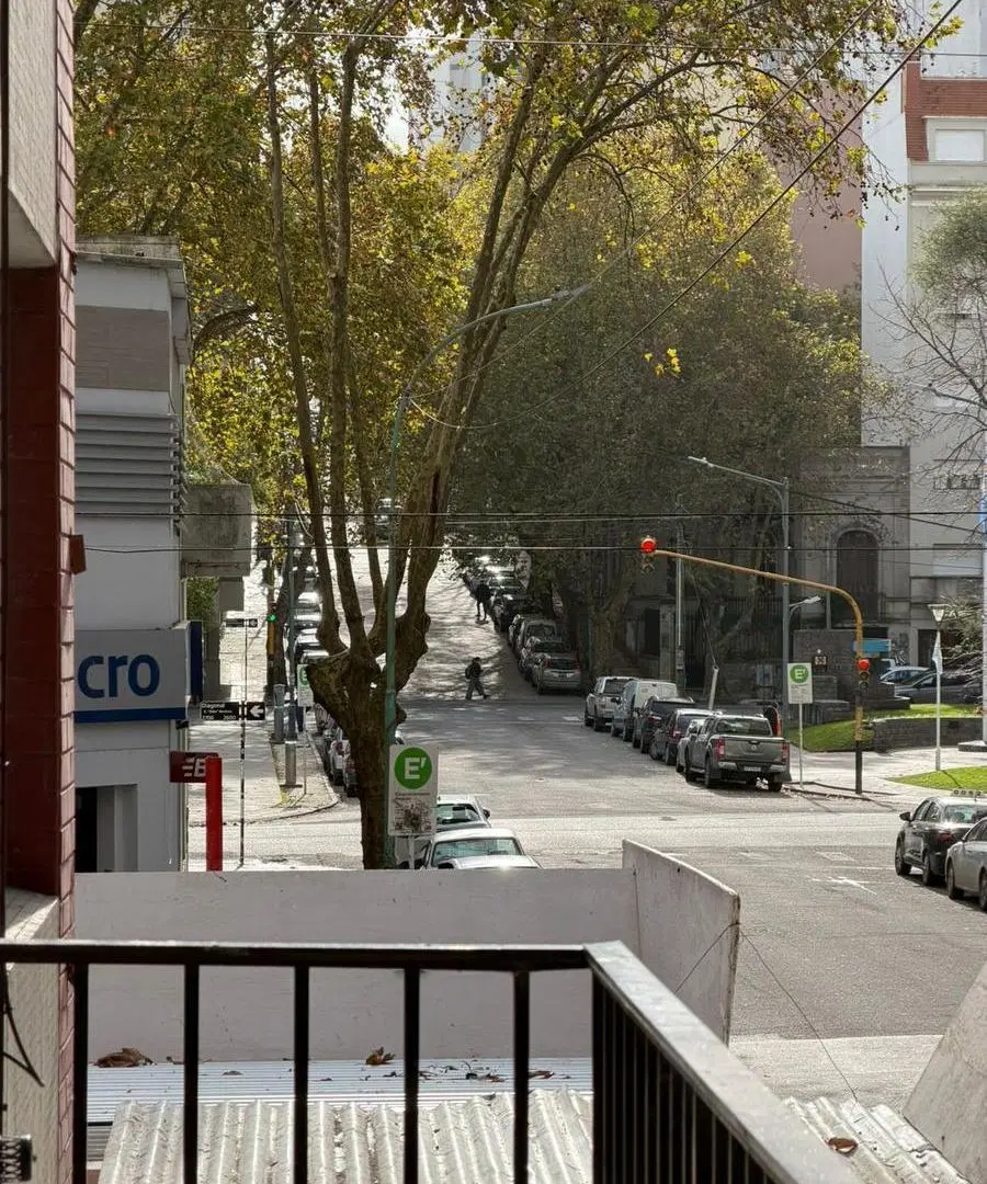 Departamento en Venta Tres Ambientes, al frente con balcon, Zona Centro. 4