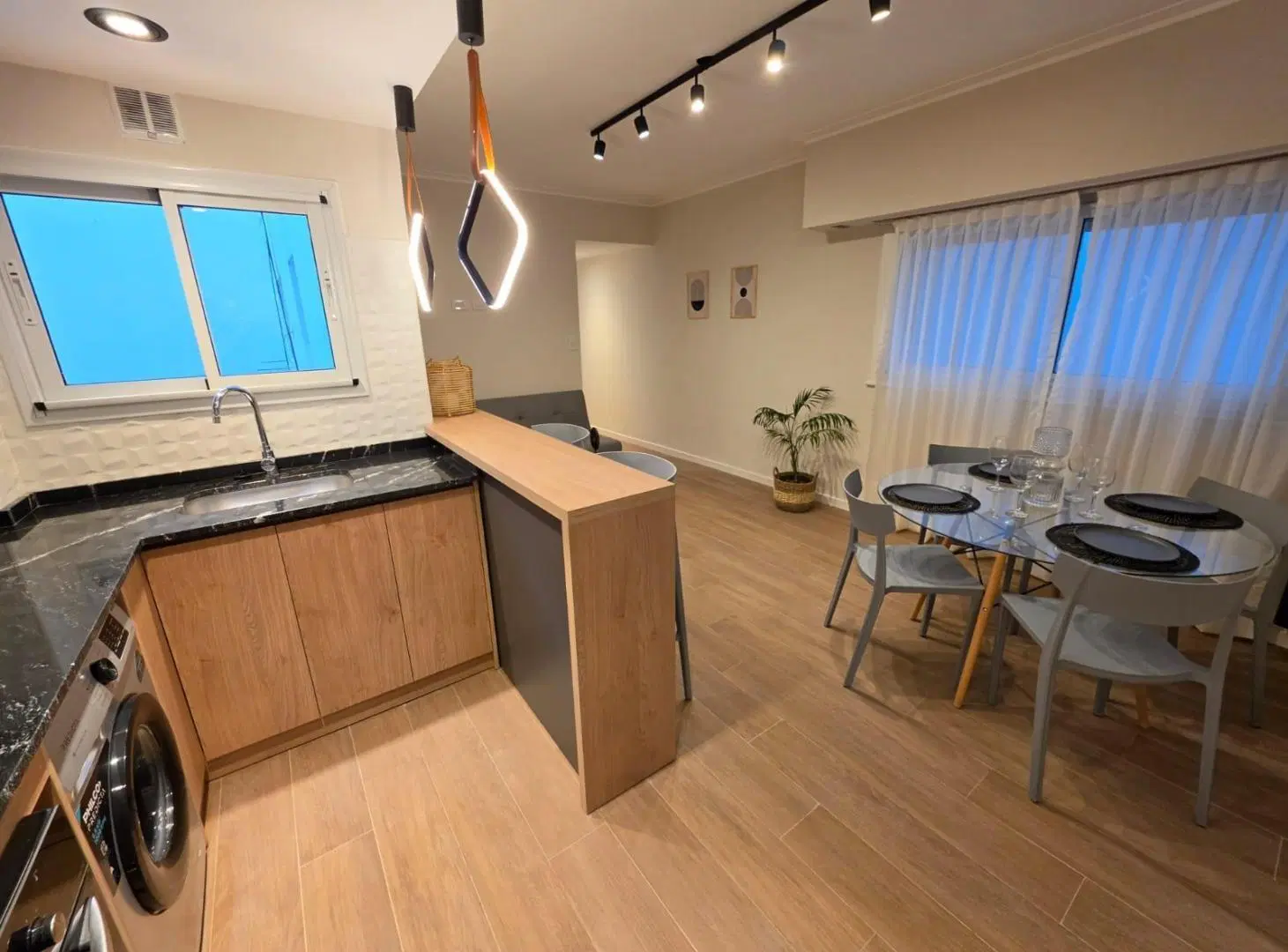 Departamento dos ambientes. Contra frente. Brown 2300. Venta. 5