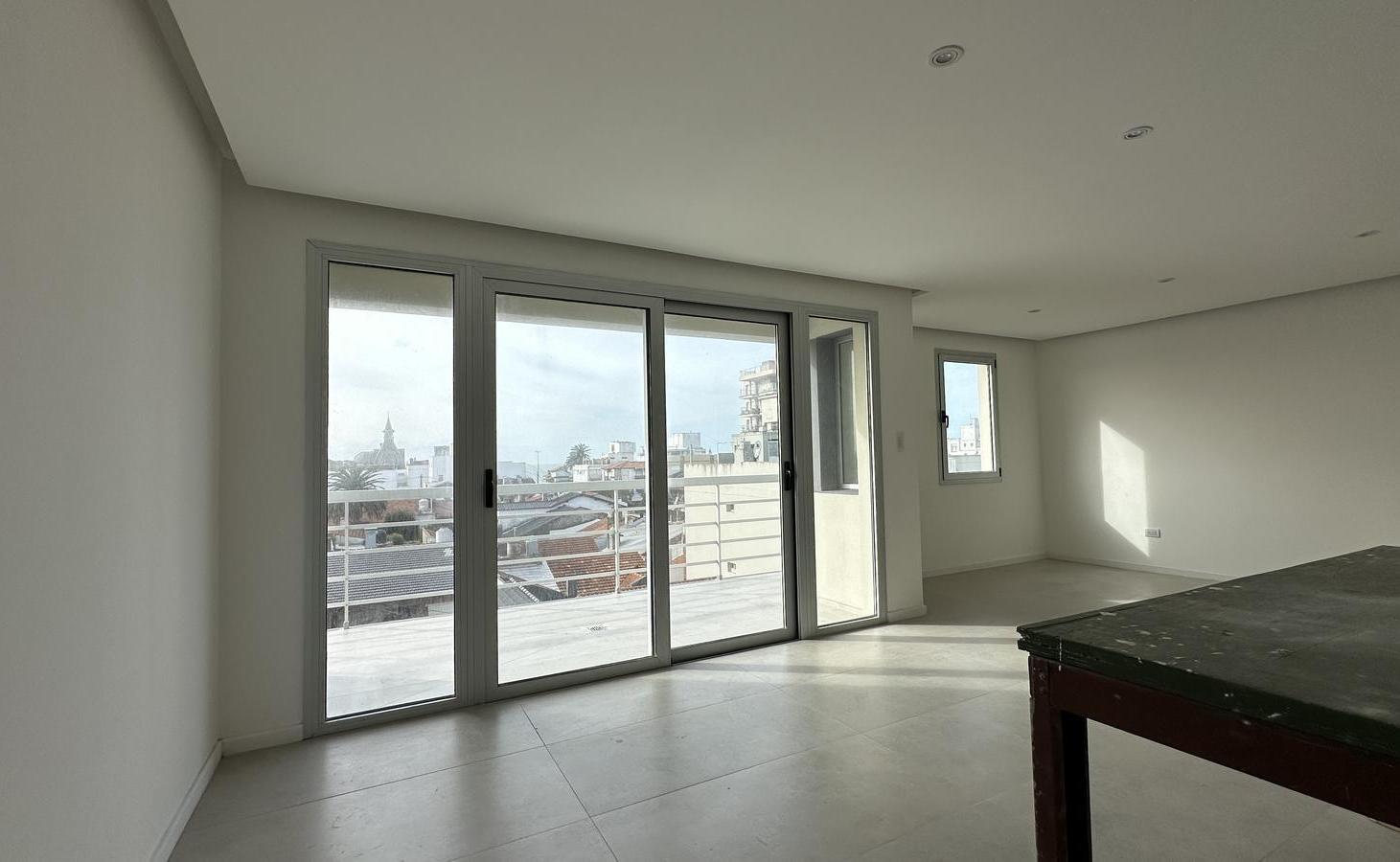 Foto de Departamento tres ambientes al frente con balcón terraza y cochera. A, imagen 3