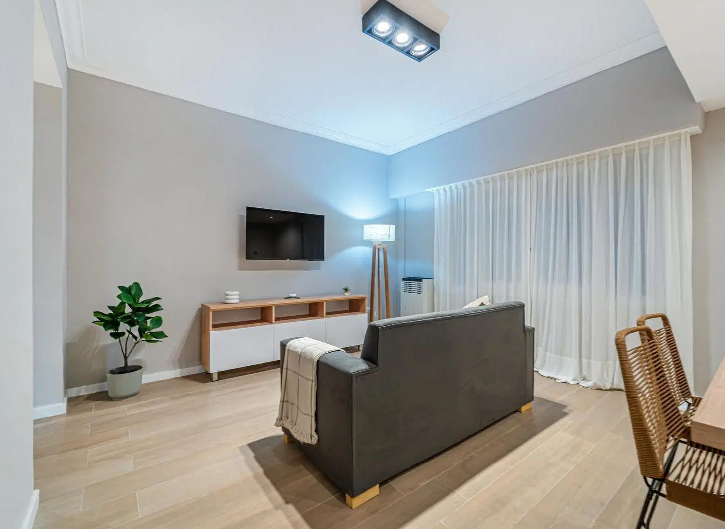 Departamento dos ambientes reciclado. Zona Plaza Colón. Venta 3