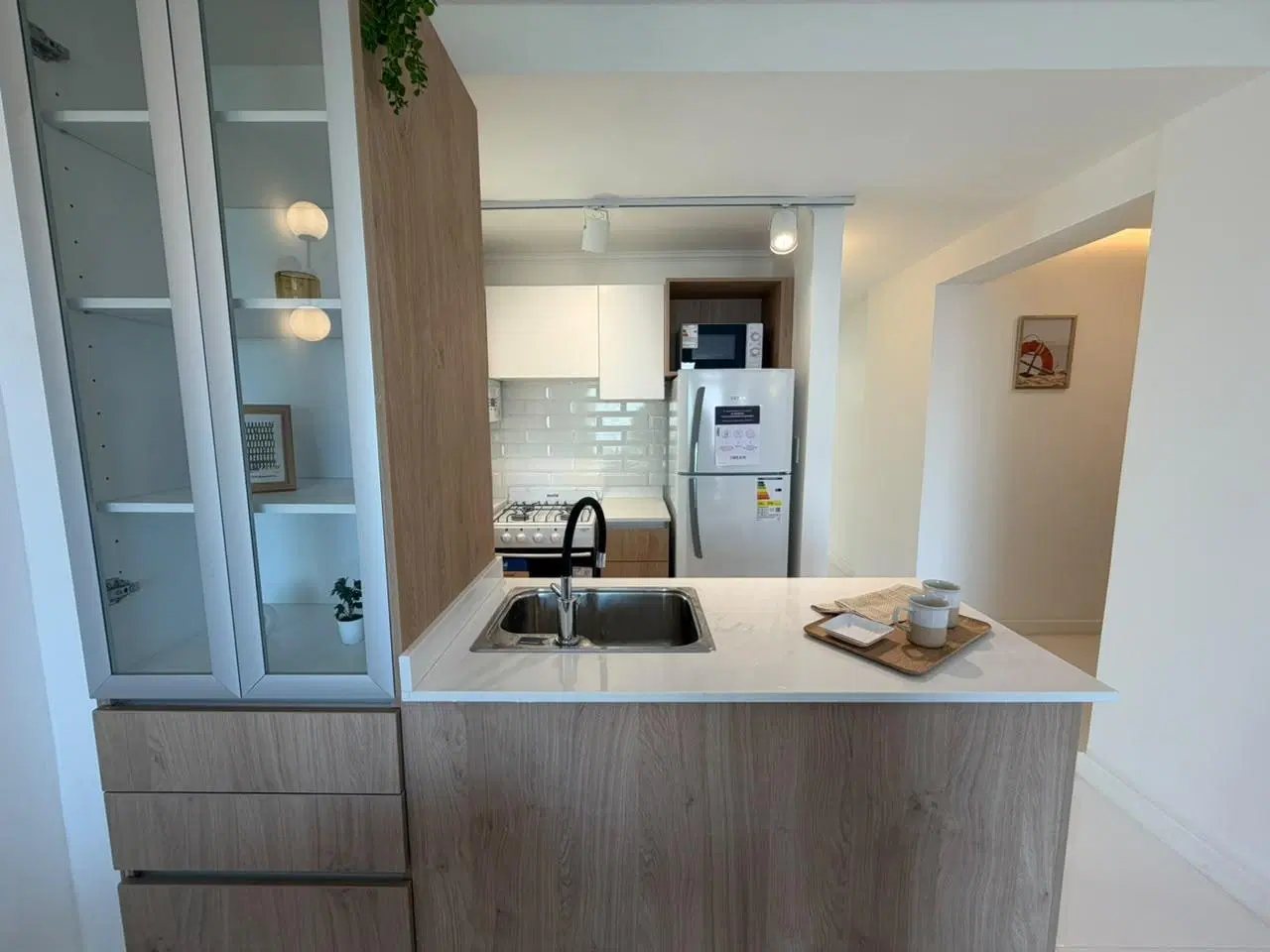 Departamento 2 ambientes reciclado. Vista plena Plaza Colón y el mar. Venta 5