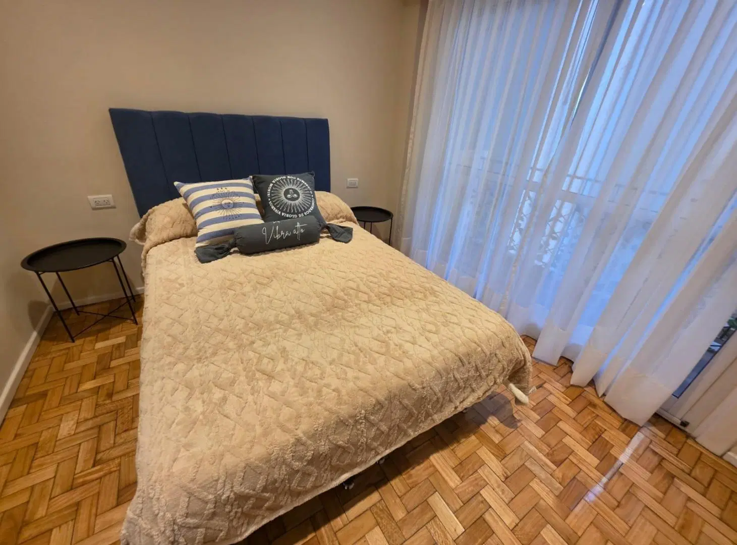 Departamento dos ambientes. Contra frente.. Balcón. Arenales 2200. Venta. 3