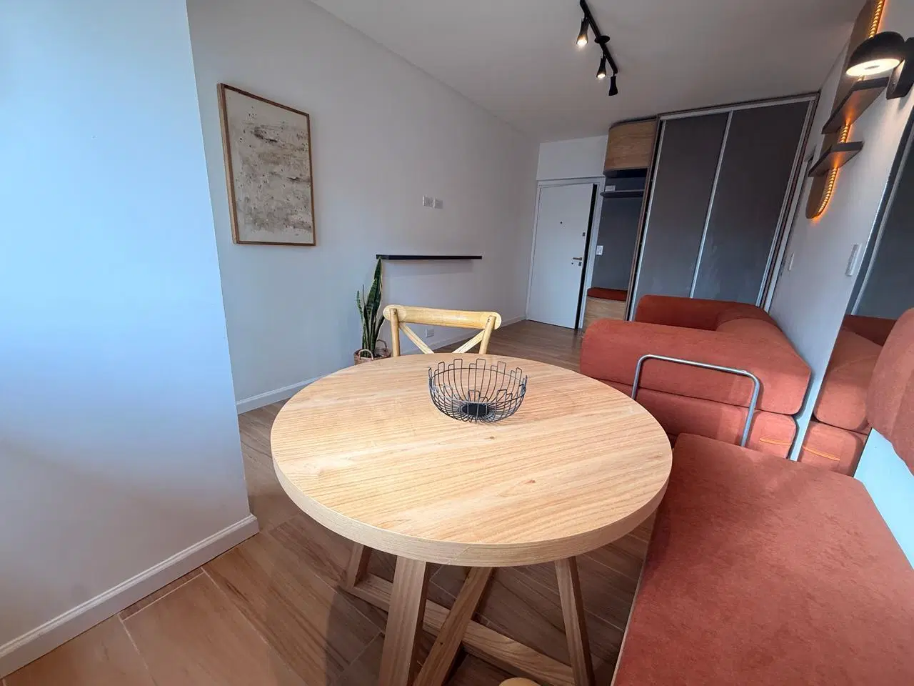 Departamento un ambiente. Contra frente. Mitre 1800. Venta. 8