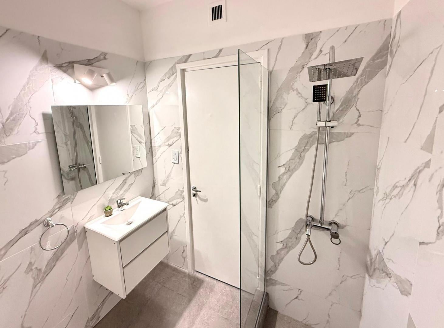 Foto de Departamento dos ambientes. A la cale. Tucumán 2600. Venta., imagen 2