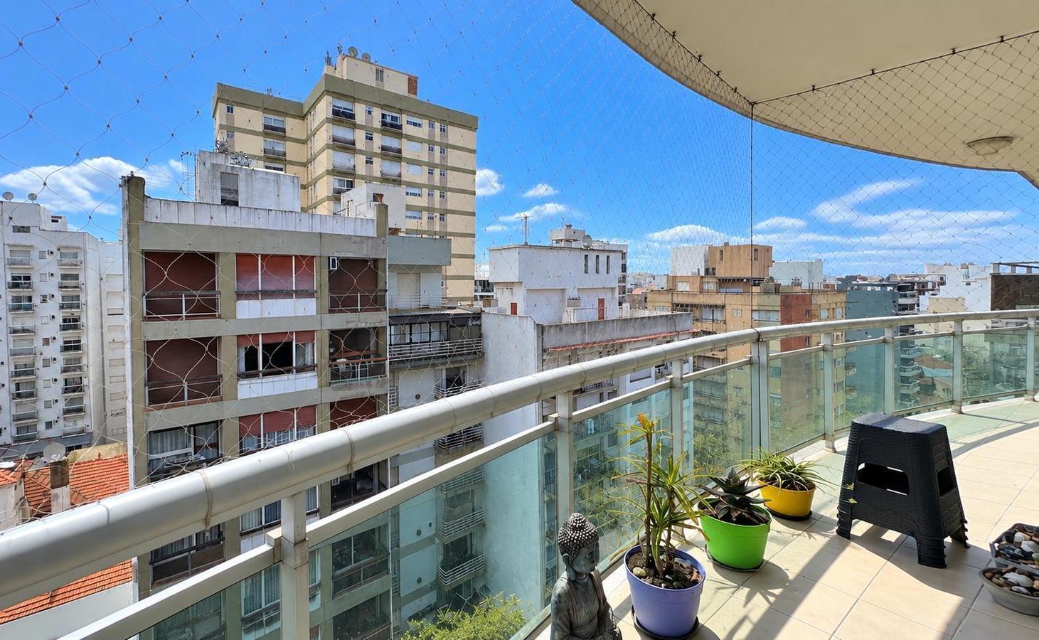 Foto de Departamento tres ambientes con cochera. Balcón al frente y, imagen 3