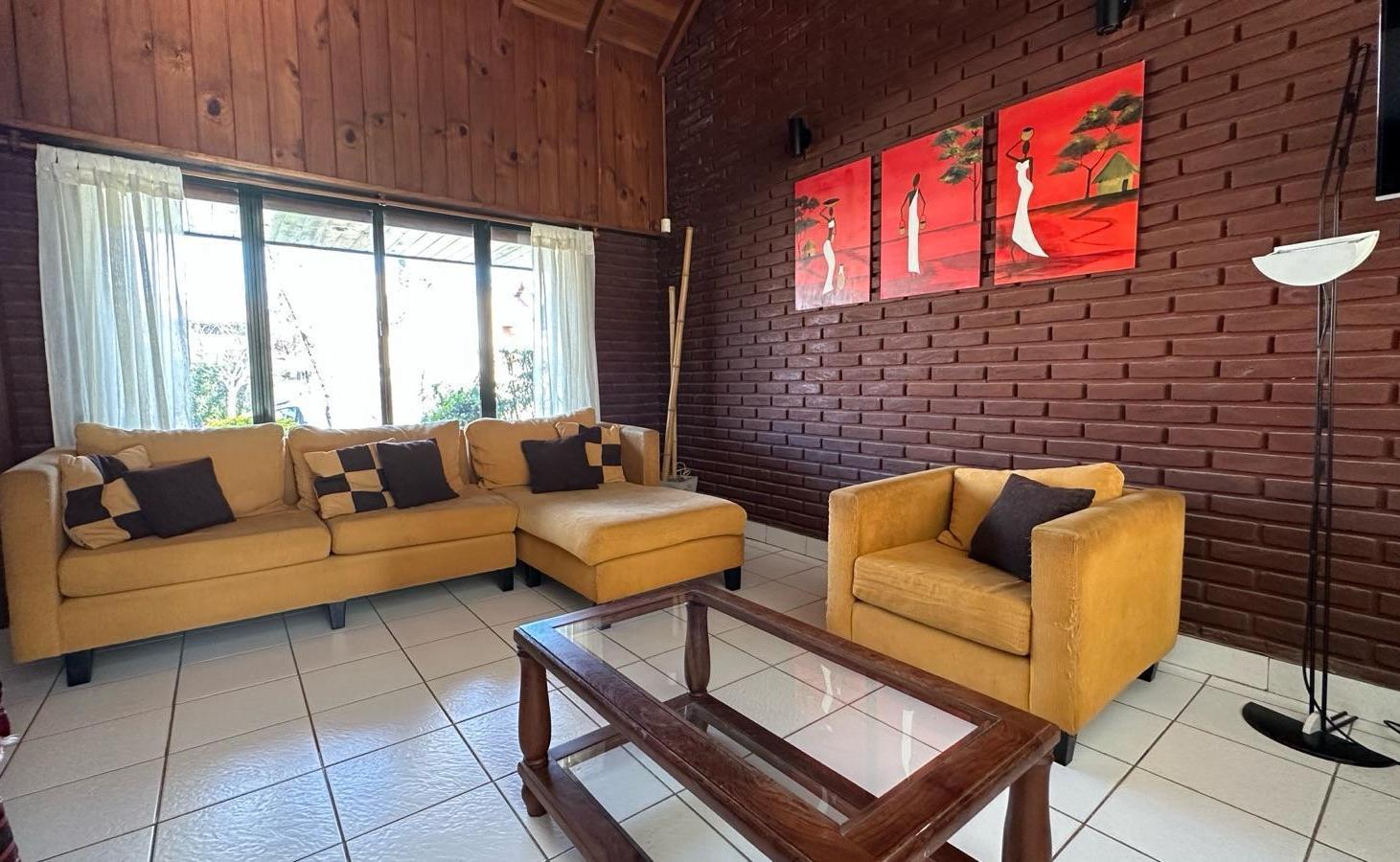 Foto de Casa cuatro ambientes con gran parque, quincho y cochera doble, imagen 5