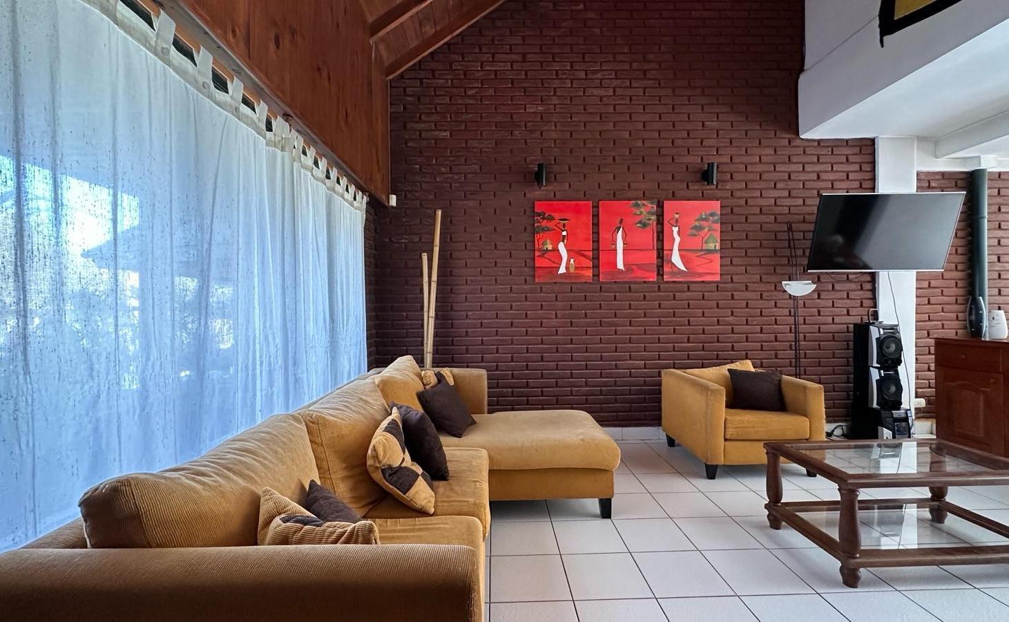 Foto de Casa cuatro ambientes con gran parque, quincho y cochera doble, imagen 4