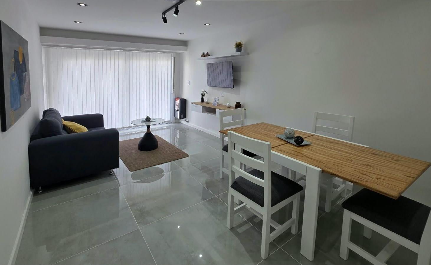 Foto de Departamento dos ambientes con dep. A la calle. Entre Ríos 2000. Venta., imagen 1