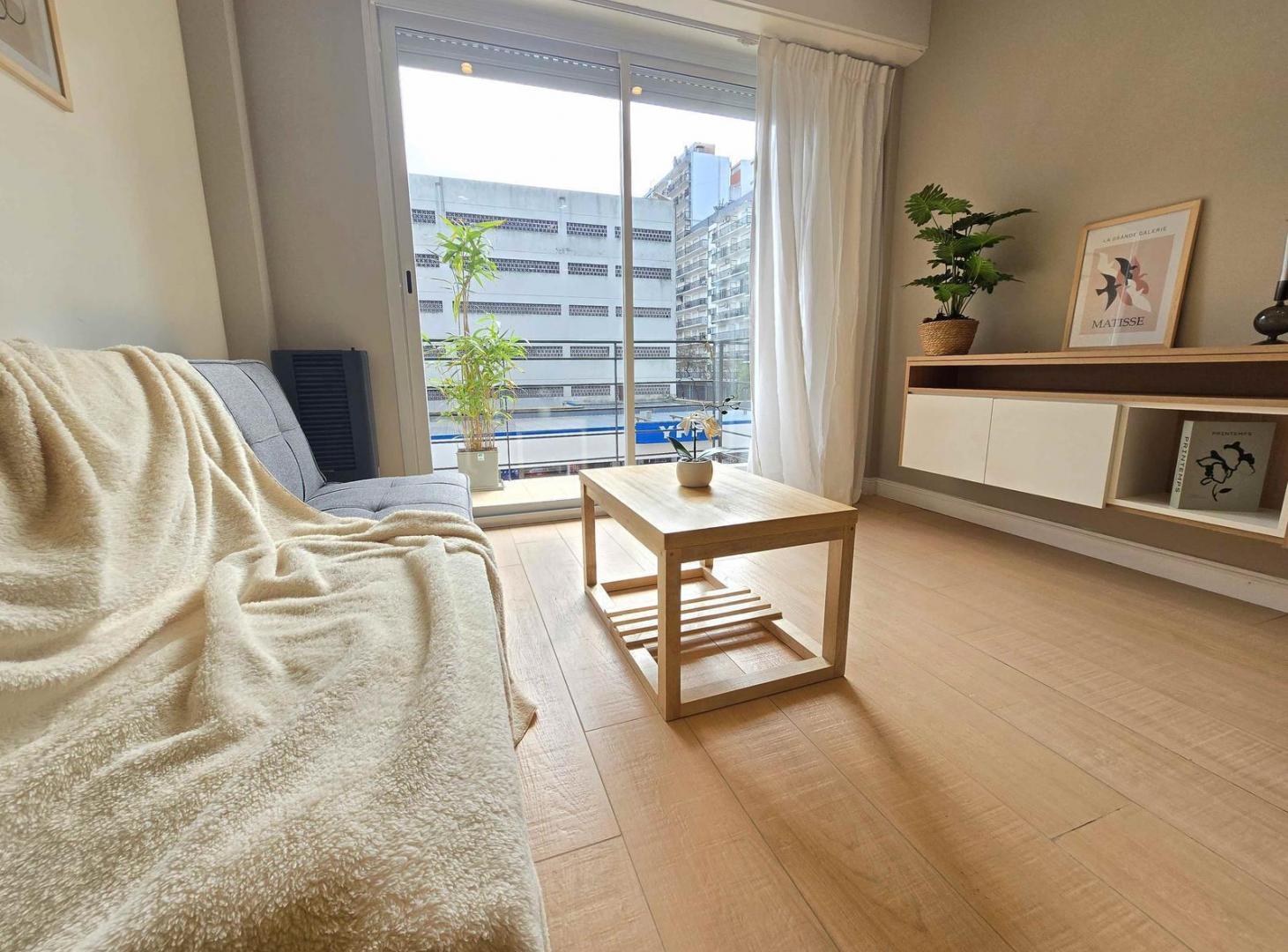 Foto de Departamento dos ambientes. A la calle. Balcón. Brown 2400. Venta., imagen 3