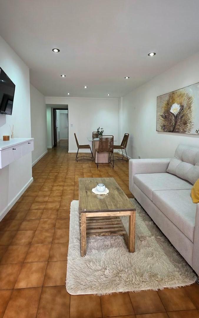 Foto de Departamento dos ambientes con dependencia. Balcón. A la calle. Venta., imagen 1