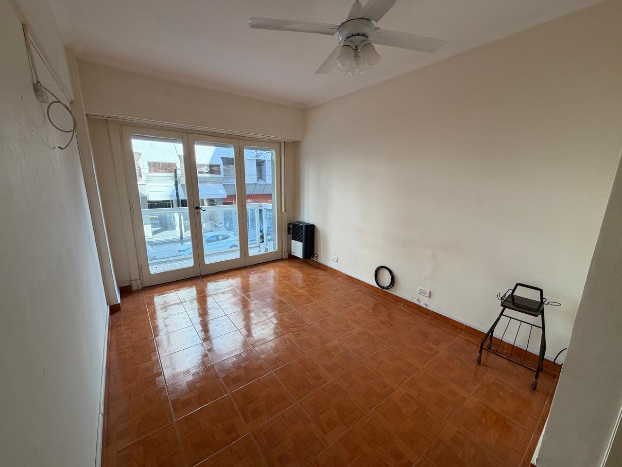 Foto de Departamento invertido dos ambientes con dependencia. Tucumán 2200, imagen 2