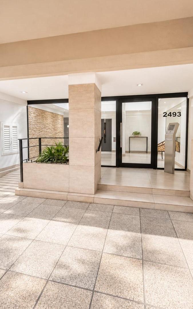Foto de Departamento un ambiente. Balcón. A la calle. Sarmiento 2400. Venta., imagen 3