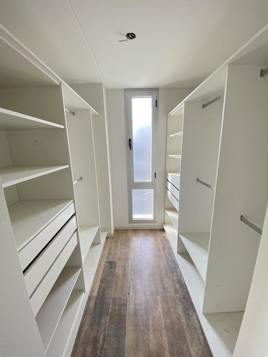 Departamento de tres dormitorios con terraza exclusiva en venta