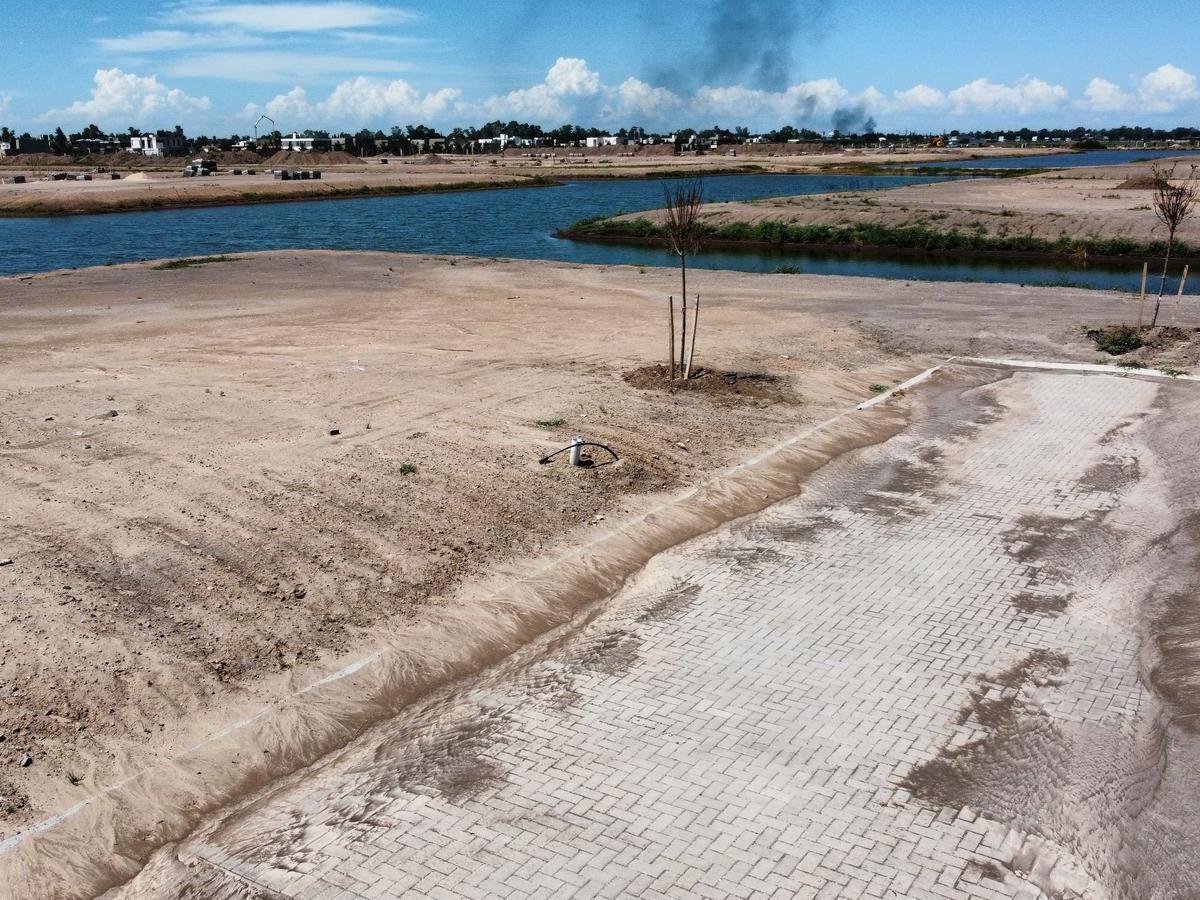 Terreno en Venta de 555 m2 en Funes Lakes