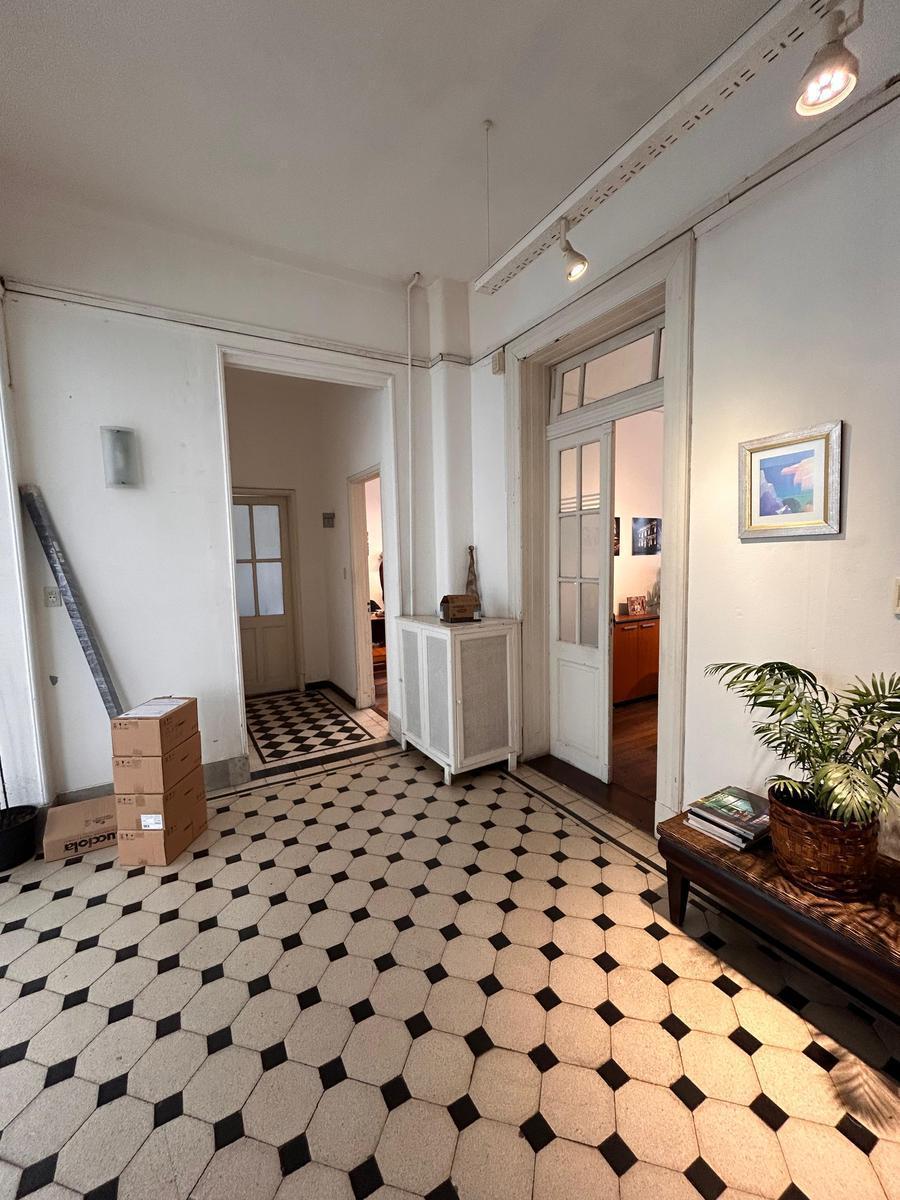 Venta de Casa de Cinco Dorm. Zona Centro a m del Rio 4