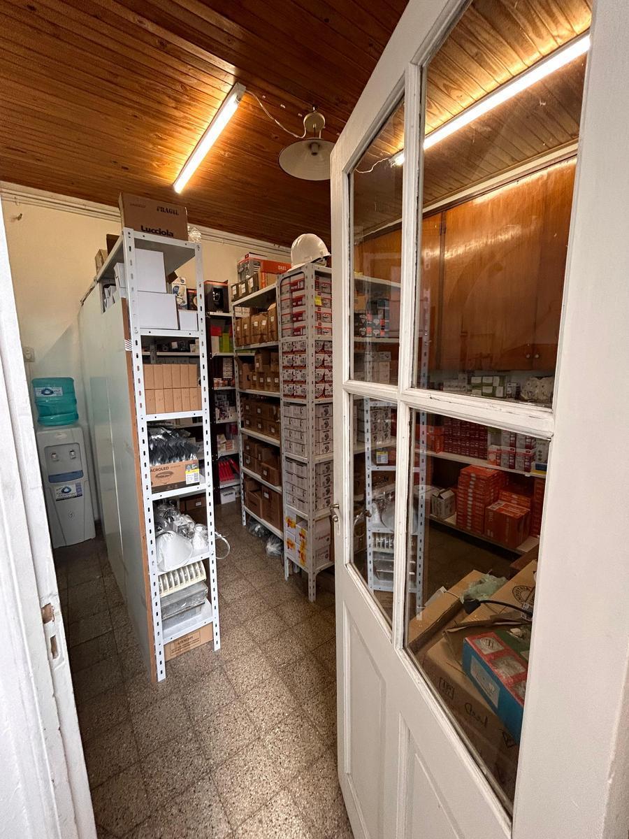 Venta de Casa de Cinco Dorm. Zona Centro a m del Rio 5