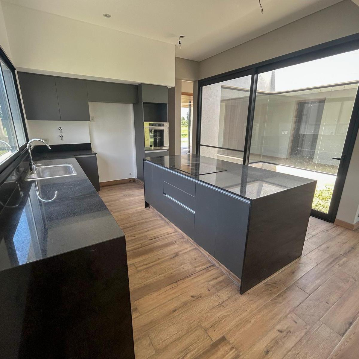 Venta Moderna Casa 3 Dorm. en La Rinconada, Ibarlucea! 3