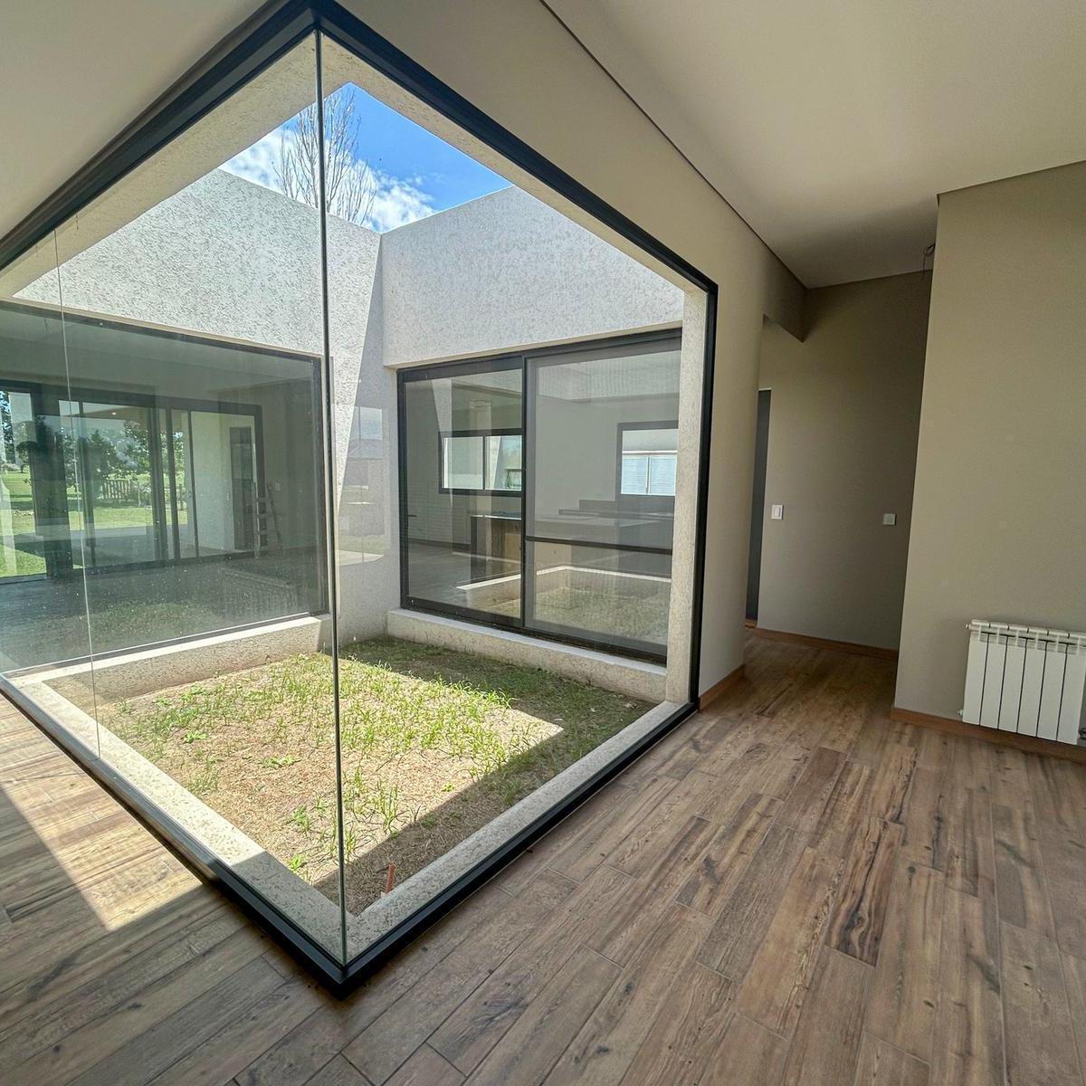 Venta Moderna Casa 3 Dorm. en La Rinconada, Ibarlucea! 1