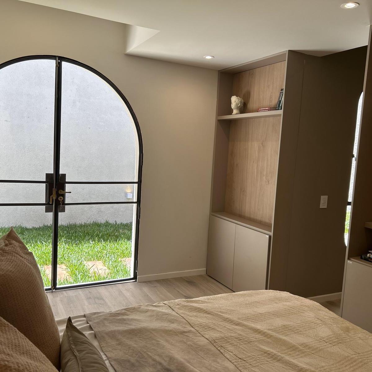 Casa en Abasto de Diseño, Cuatro Dorm. Pileta y Patio en Venta 2