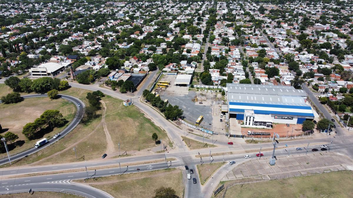 Alquiler imponente predio, excelente ubicación a metros de Av. Circunvalación! Contáctanos