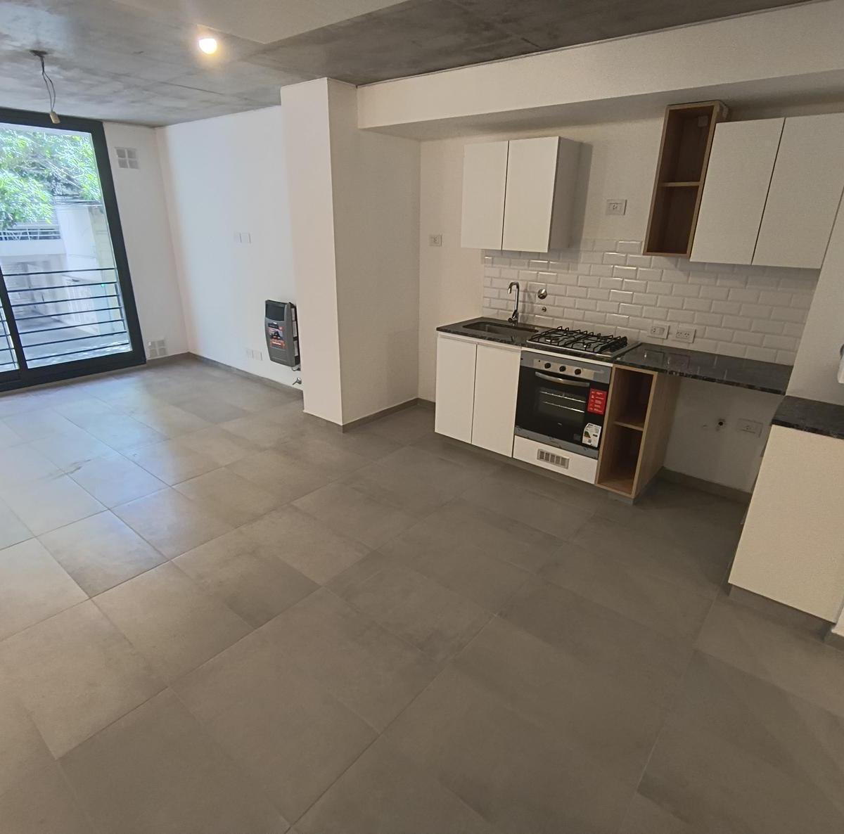 Departamento de 2 dormitorios con patio exclusivo en Abasto